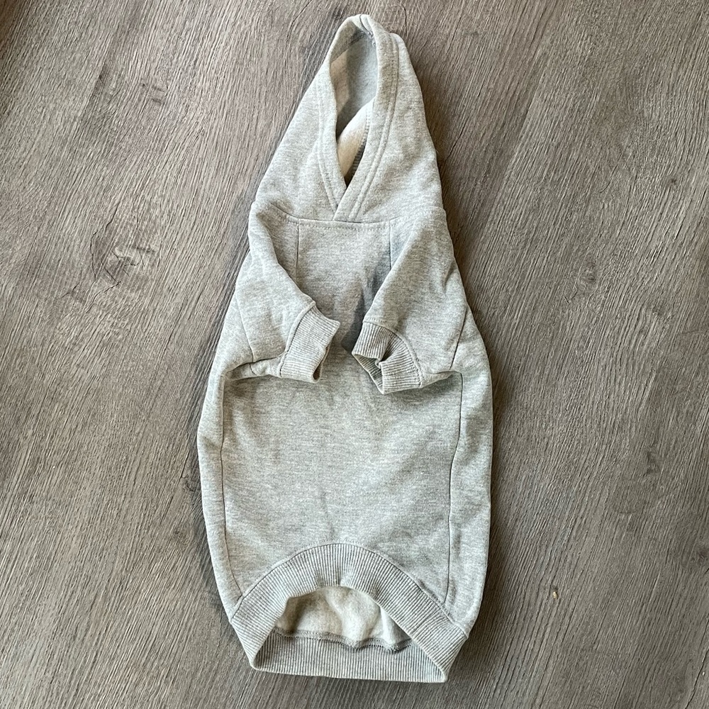 🌟 Cozy Gray Hoodie Sweater - Stylish Comfort for Your Boston Terrier! 🐾